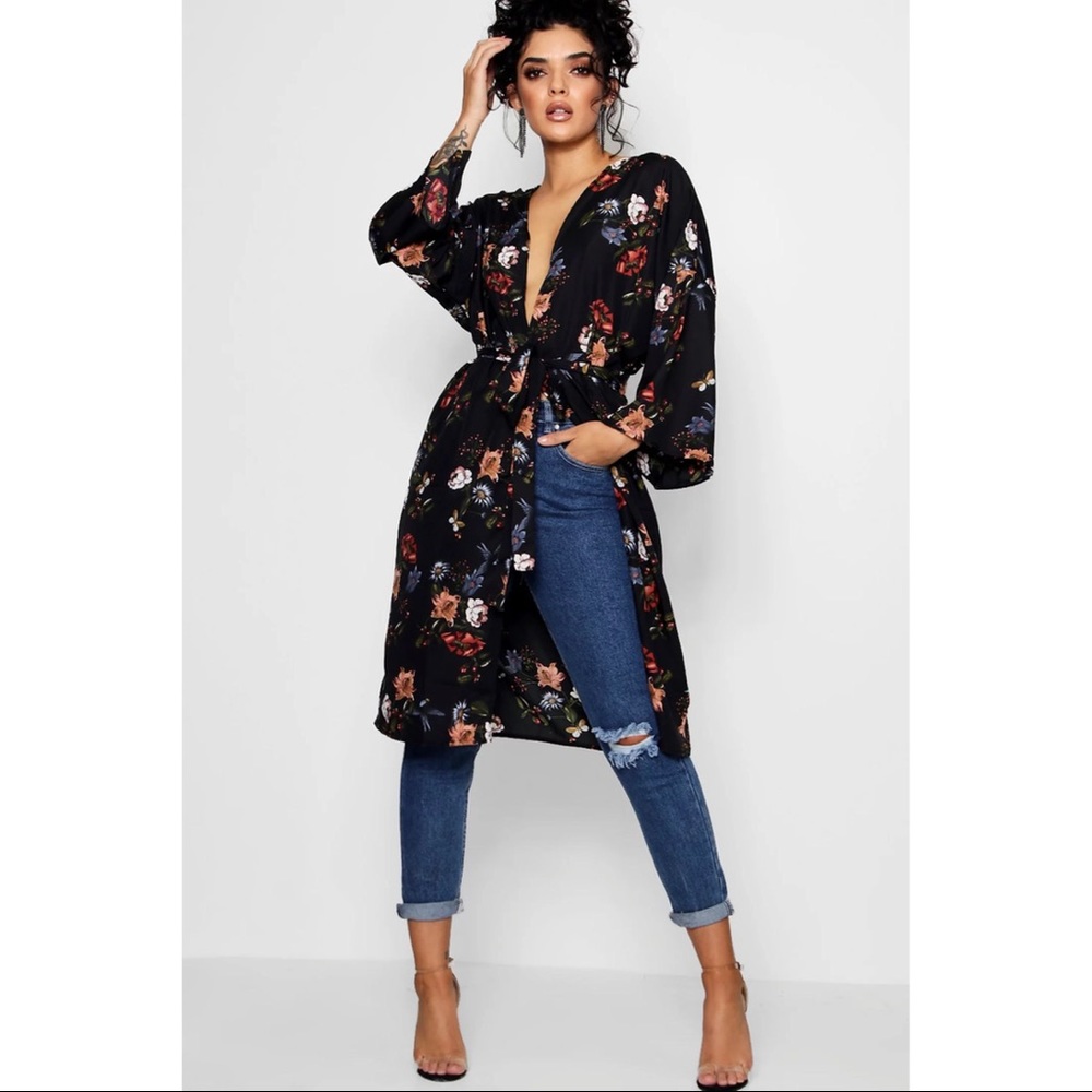 SOLD 🚫 Floral Kimono w/ Center Tie